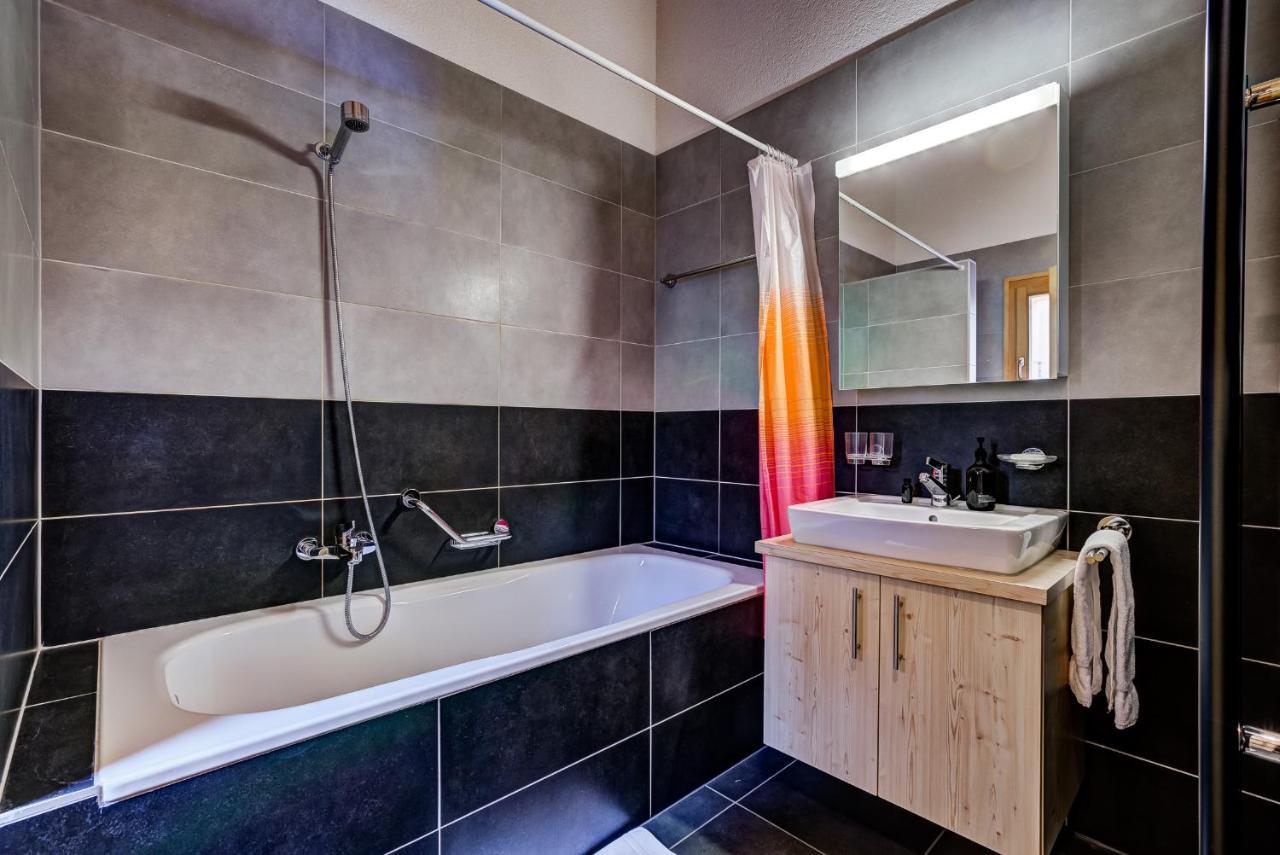 Chalet Flocon De Neige - Jacuzzi - Sauna La Tzoumaz Kültér fotó